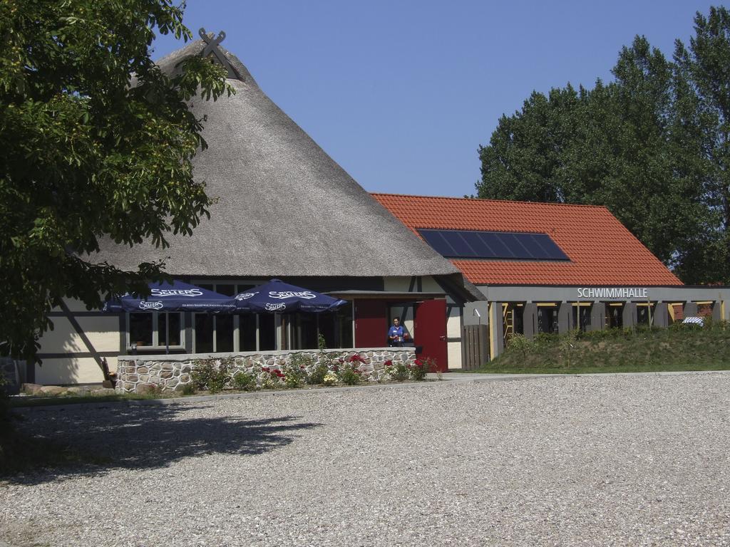 Ostseehotel Kluetzer Winkel Hohen Schoenberg Exterior photo