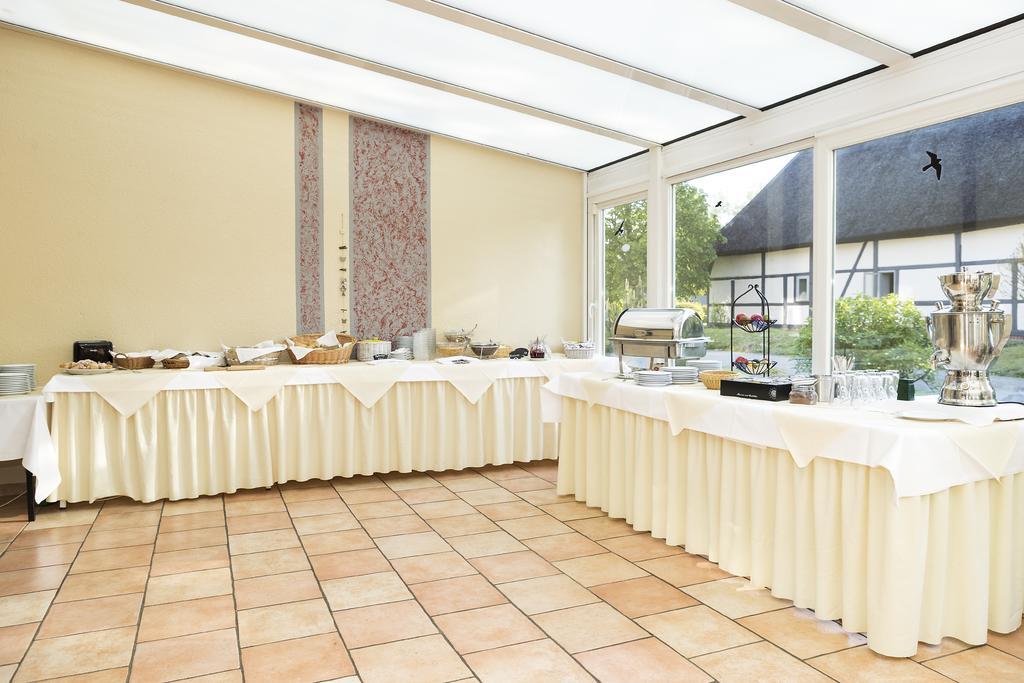 Ostseehotel Kluetzer Winkel Hohen Schoenberg Exterior photo